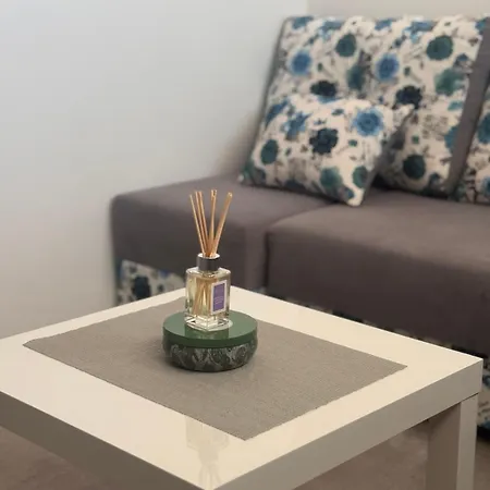 Amber Lux - Airport - Free Parking