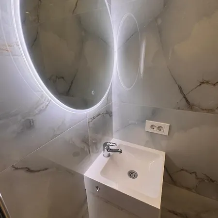 Amber Lux - Airport - Free Parking Apartment *