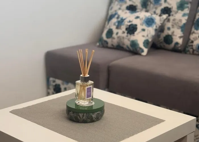 Amber Lux - Airport - Free Parking